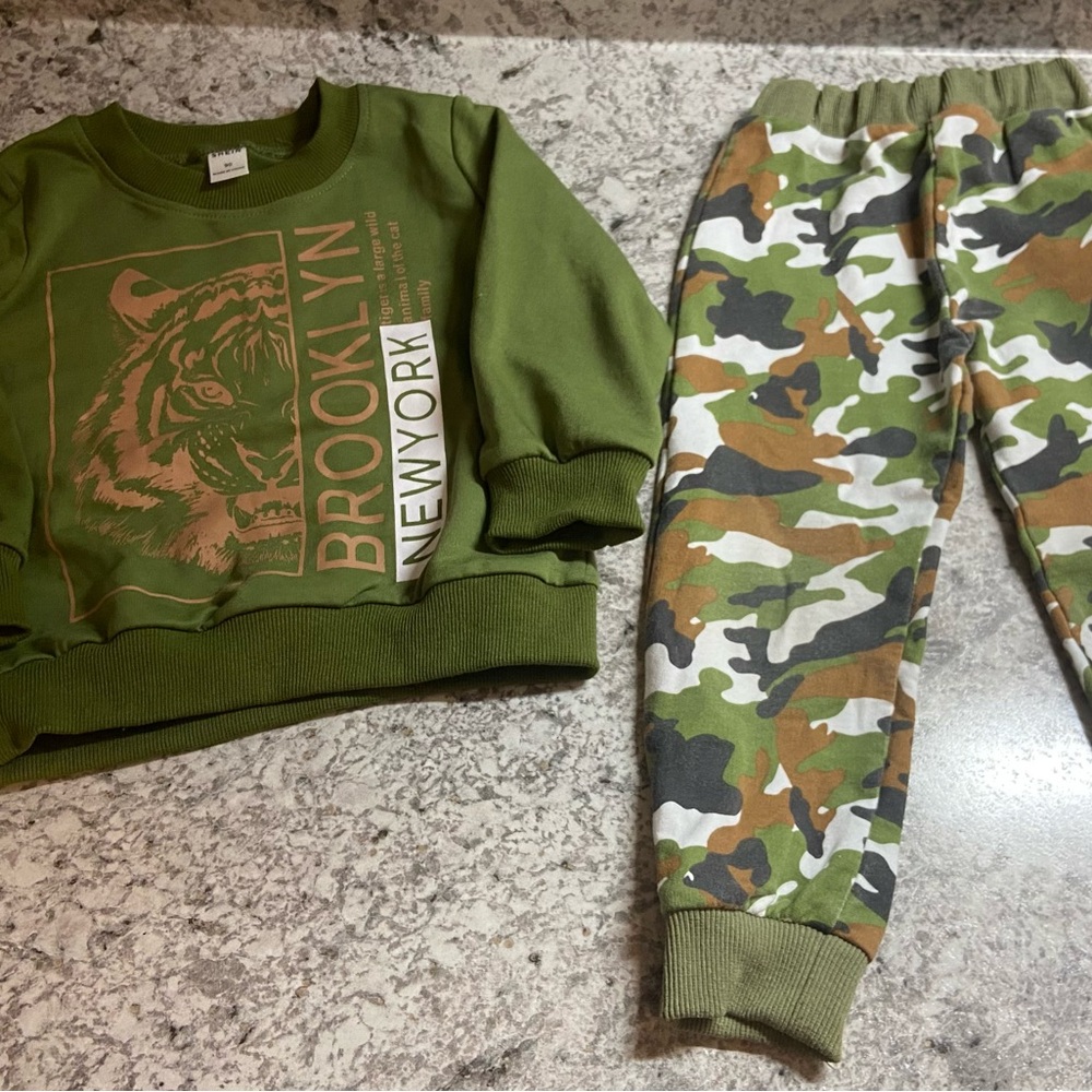 Brooklyn New York Green Sweatshirt and Camo Pants Set